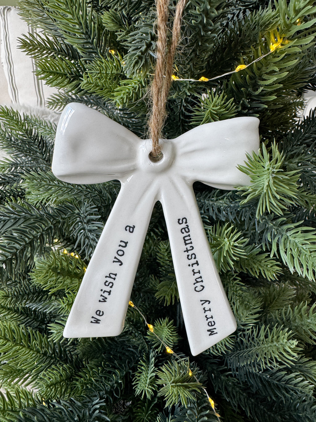 Ceramic bow hanger