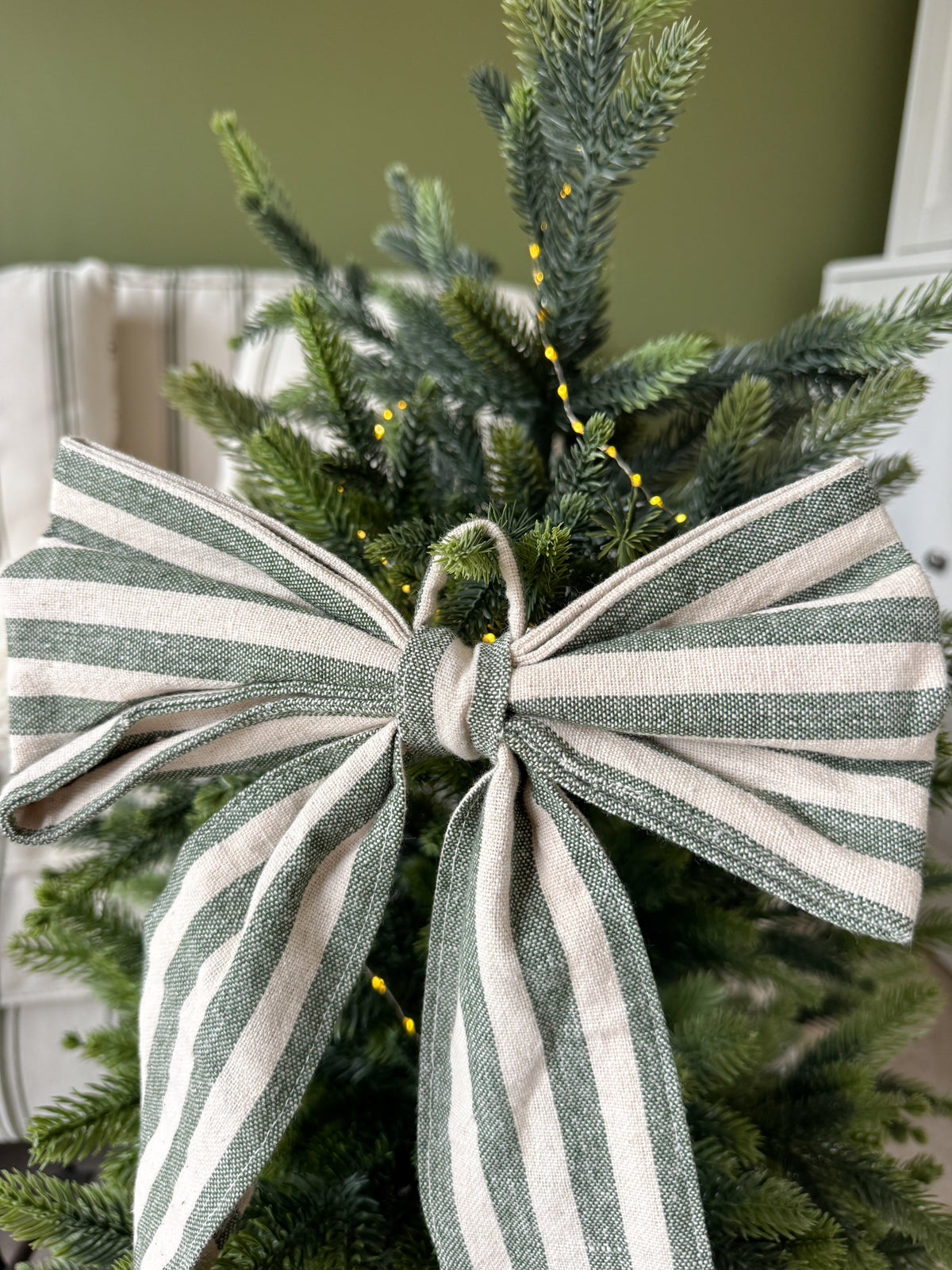 Small green stripe bow