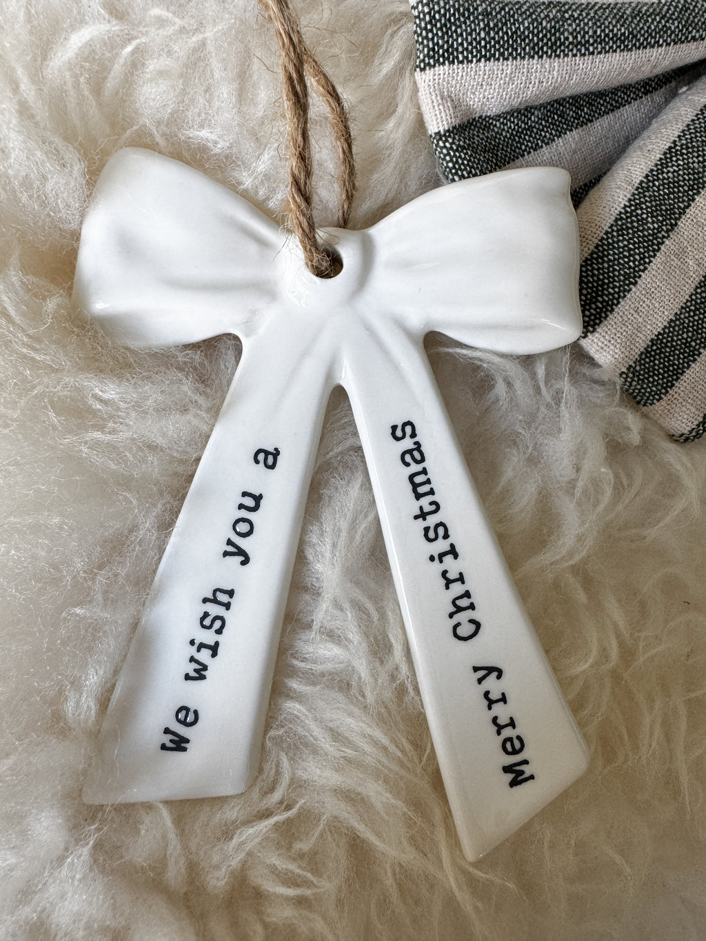 Ceramic bow hanger