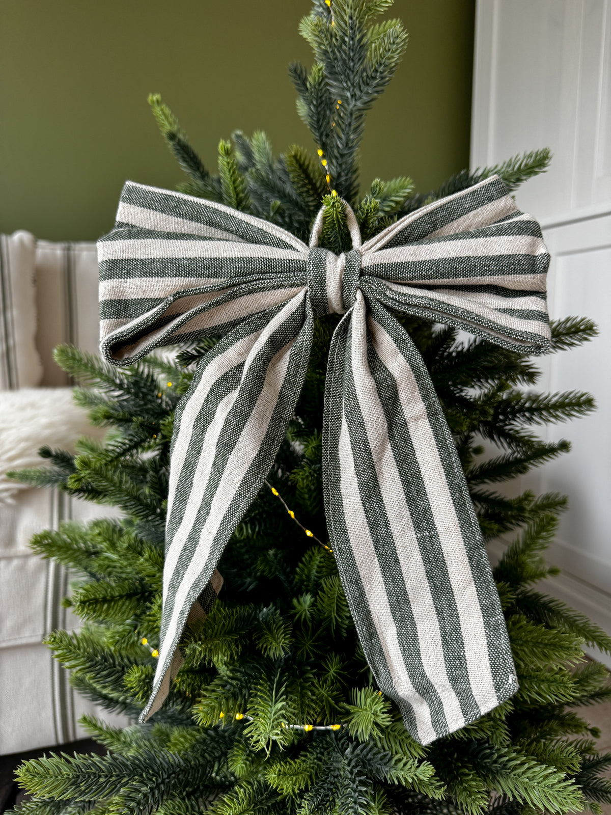 Small green stripe bow