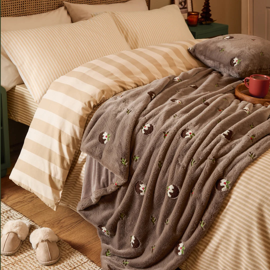 Christmas puddings faux fur throw