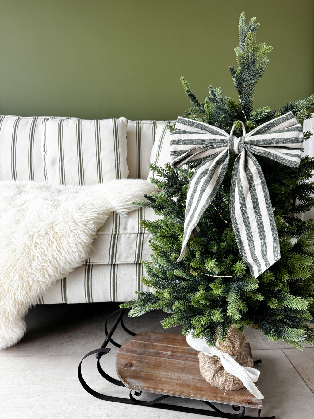 Small green stripe bow
