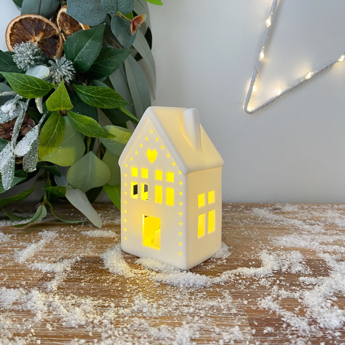 Light up heart house, medium