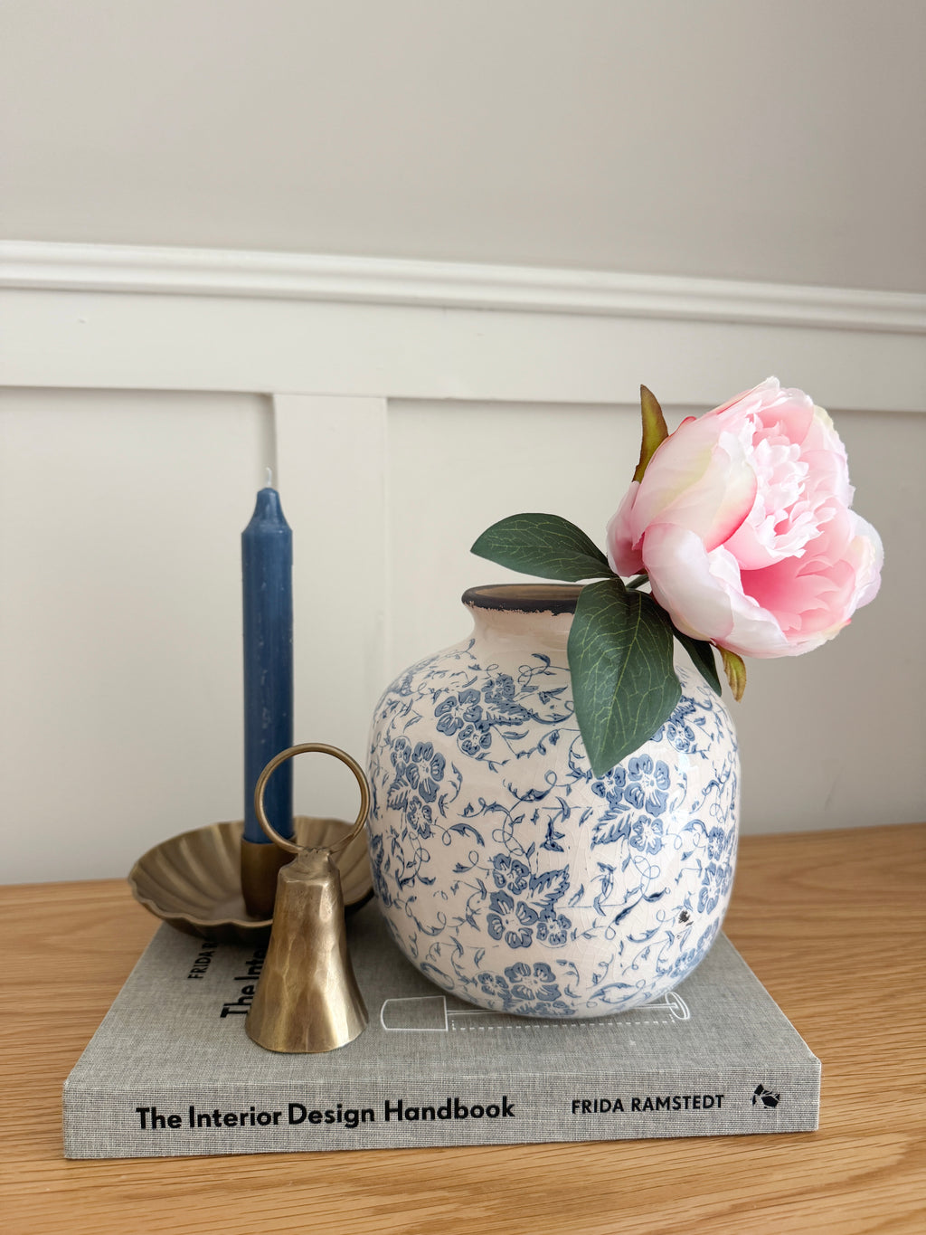 Blue vintage floral jar