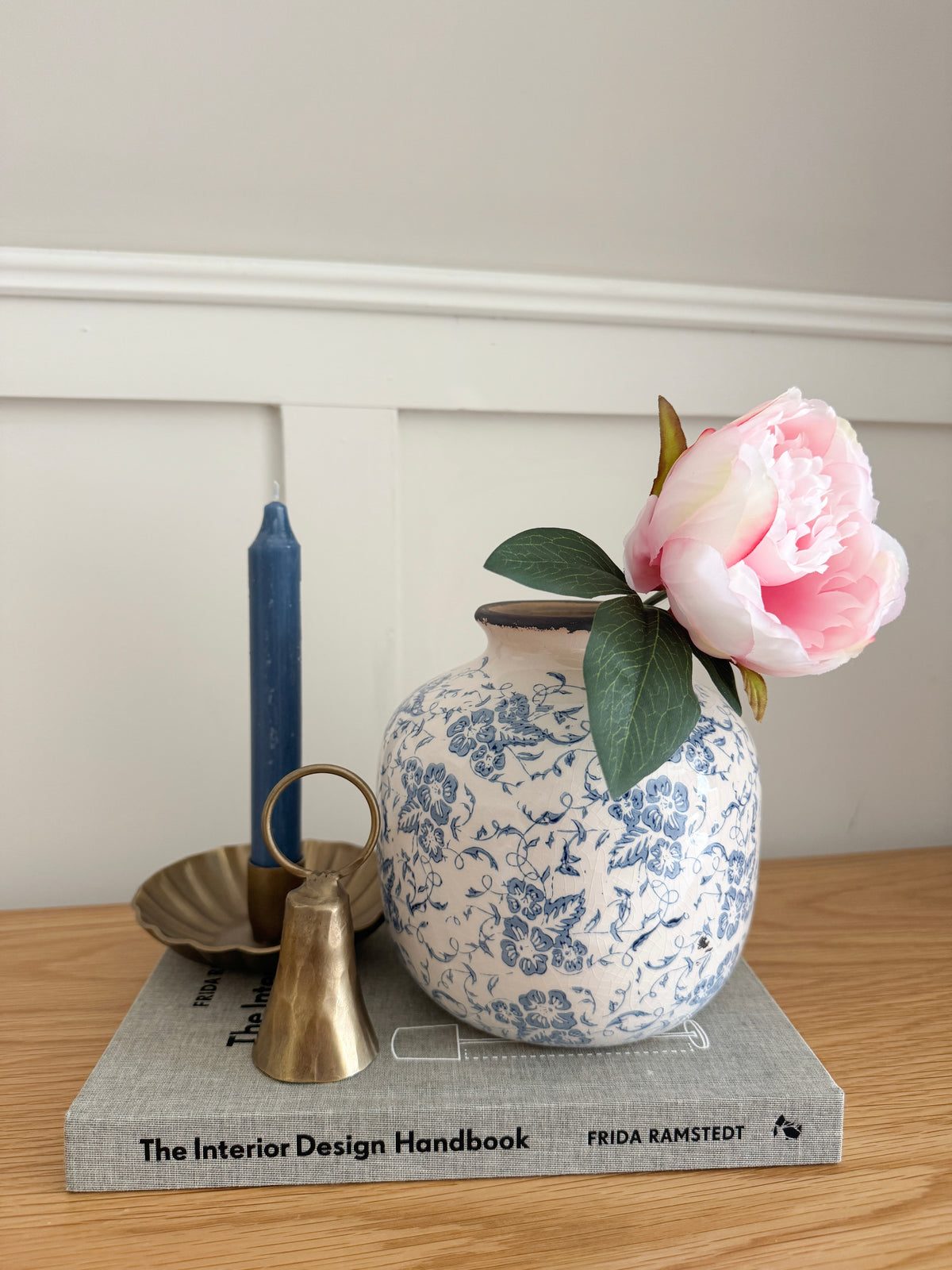 Blue vintage floral jar
