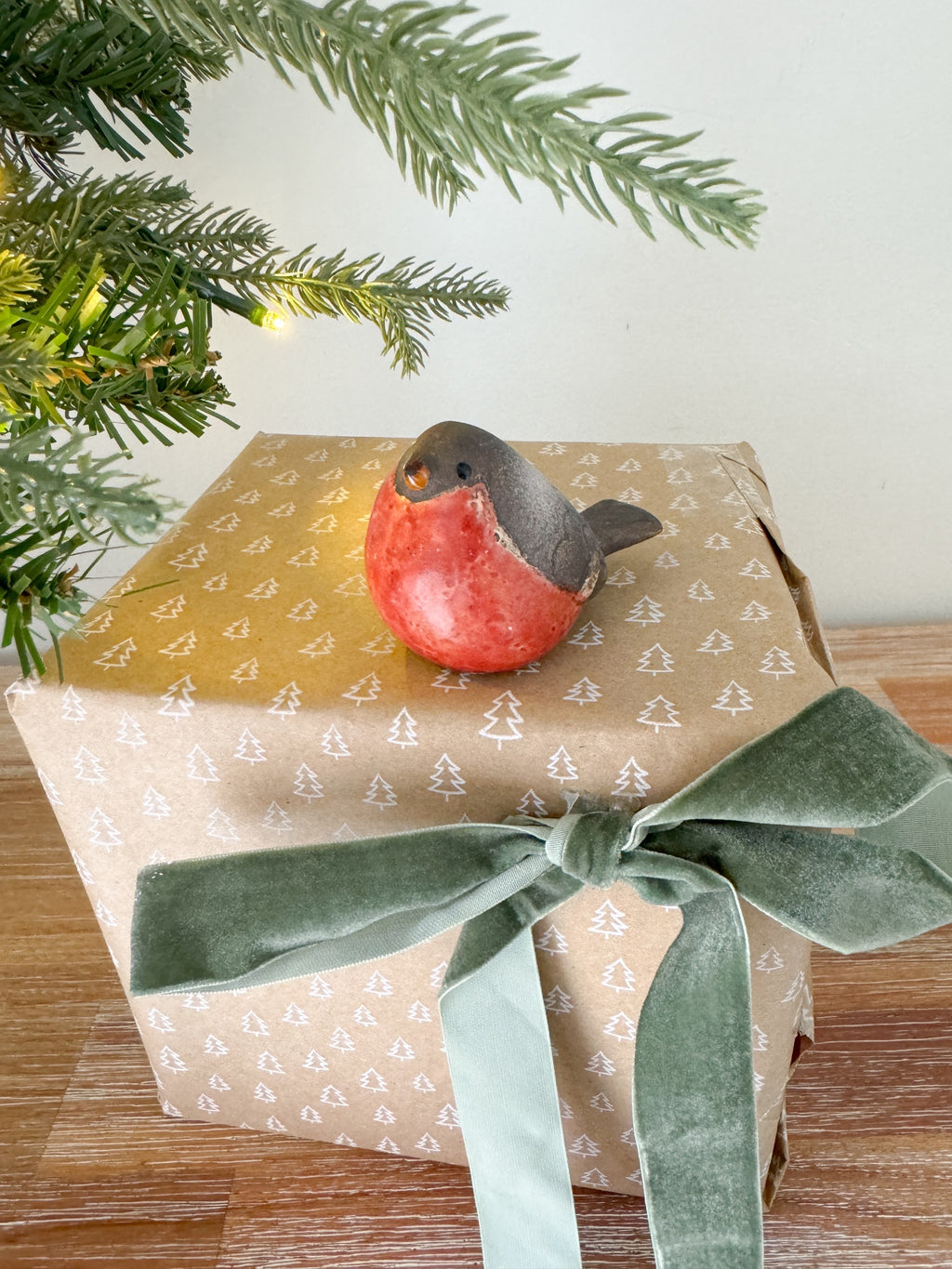 Small ceramic robin