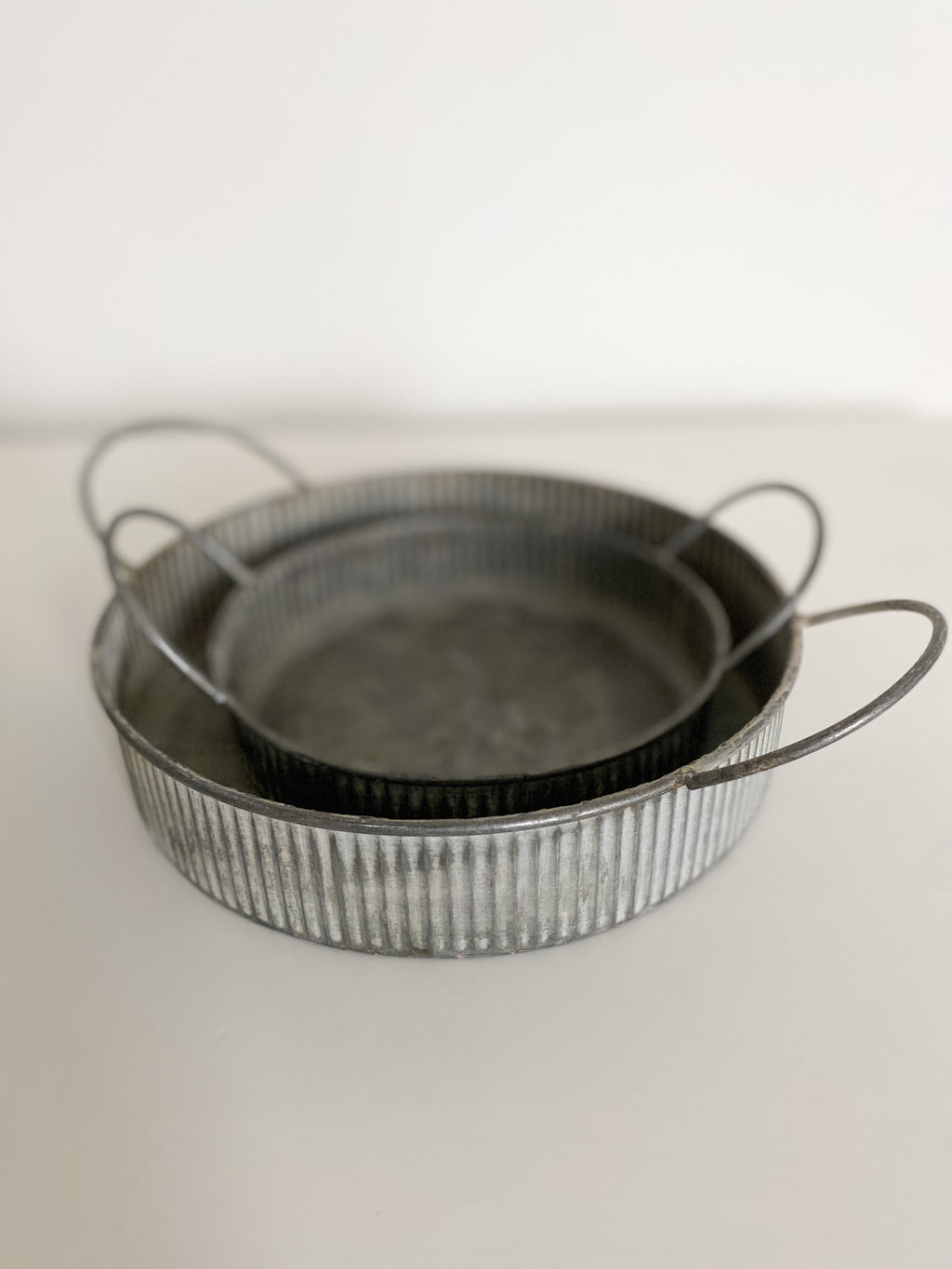 Set of 2 rustic zinc trays