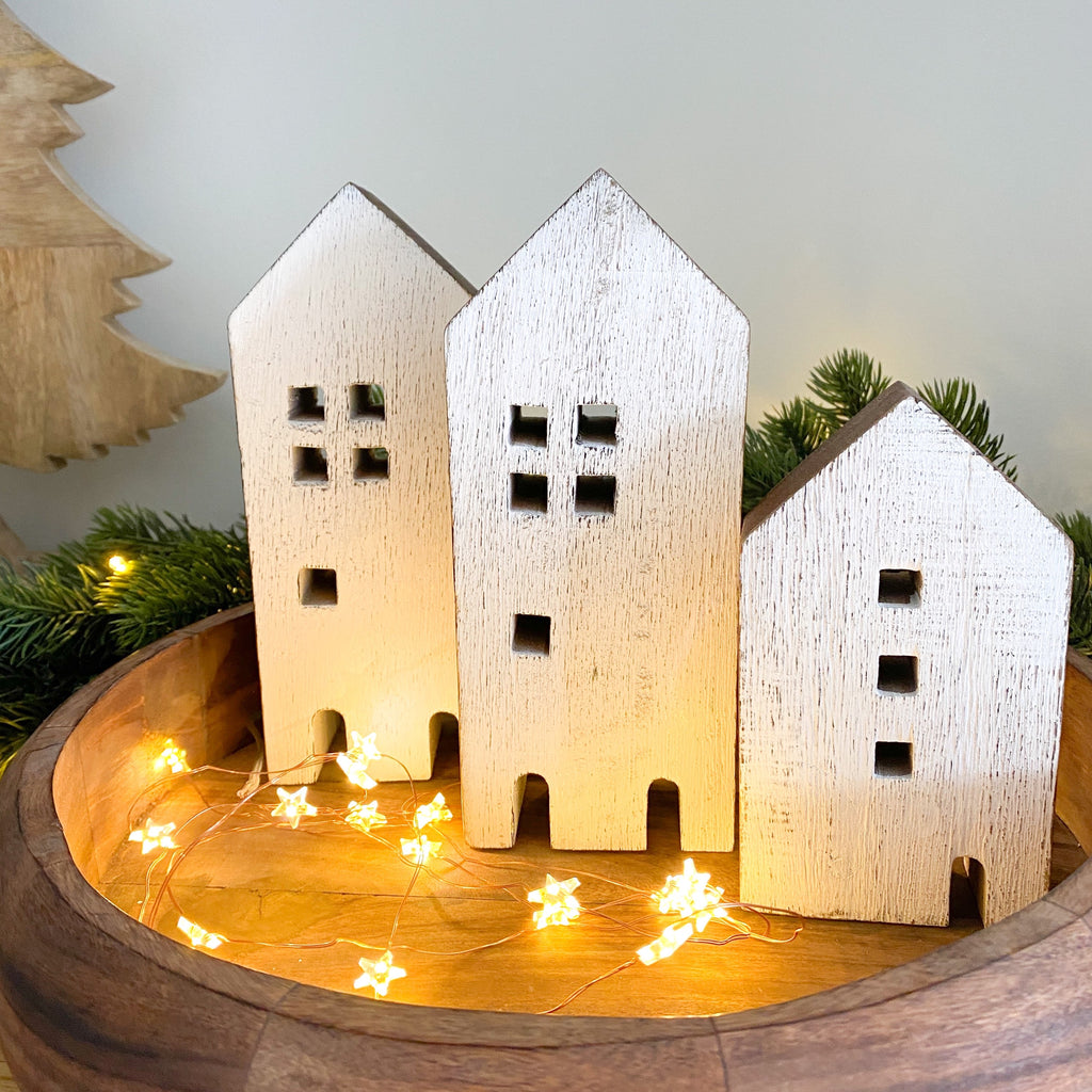White wooden houses, set of 3
