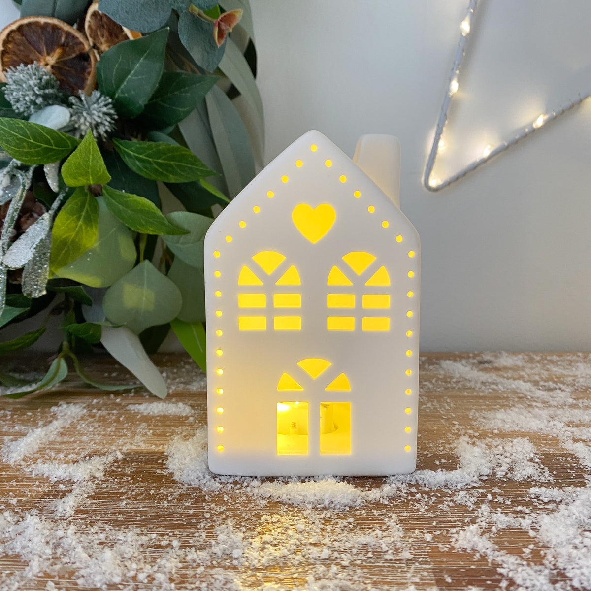 Light up heart house, large