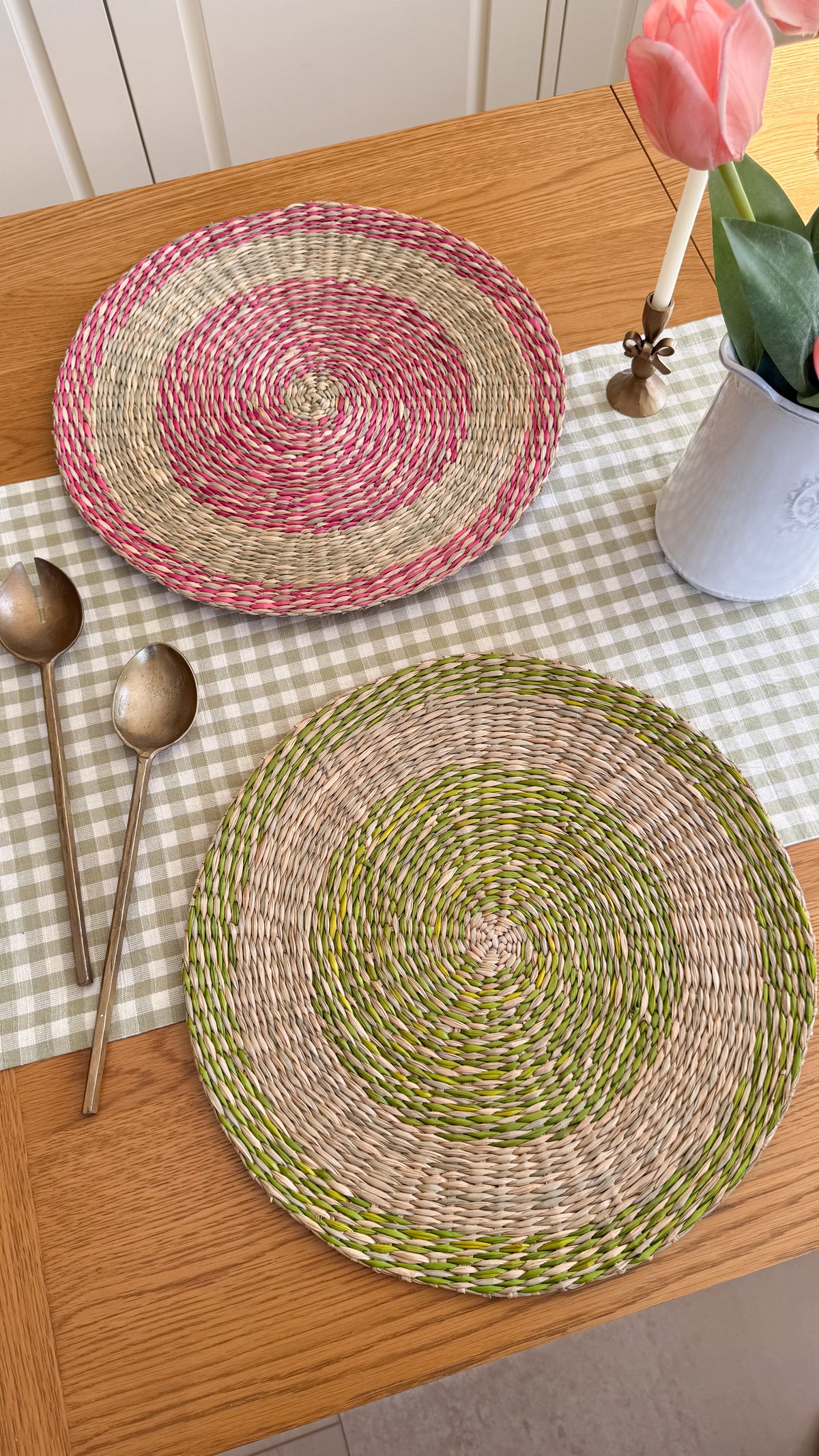 Round seagrass placemats