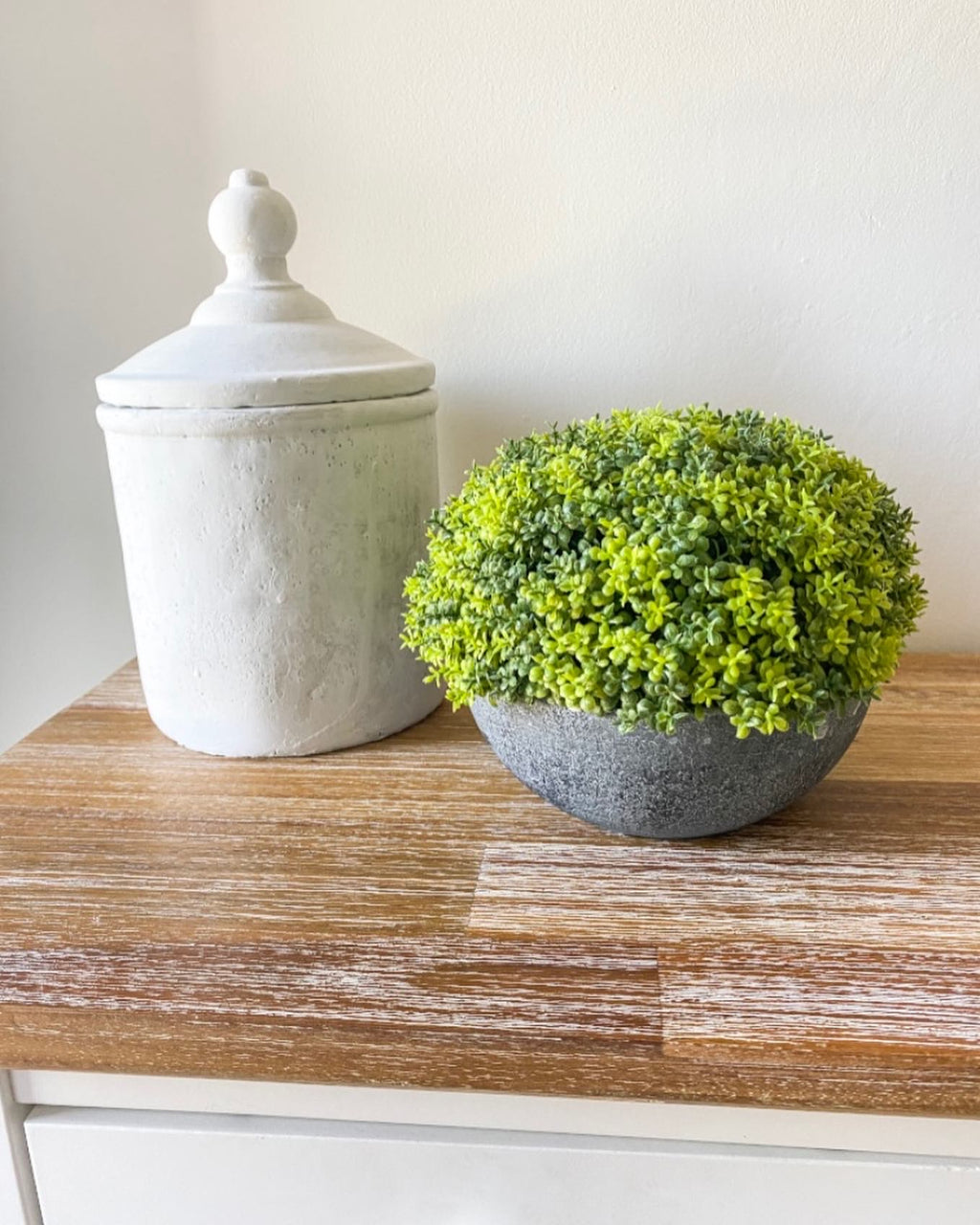 Hebe Globe Pot