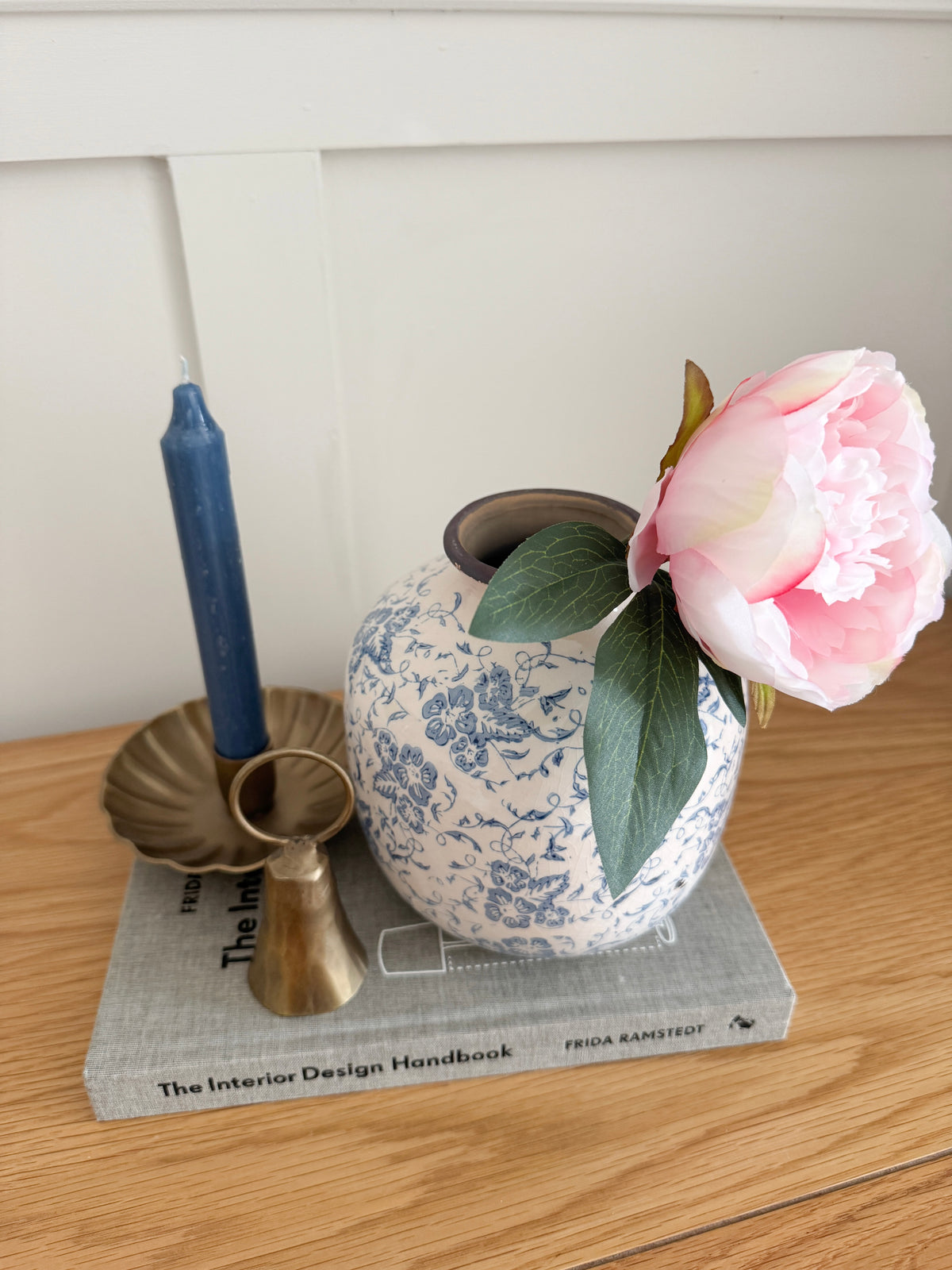 Blue vintage floral jar