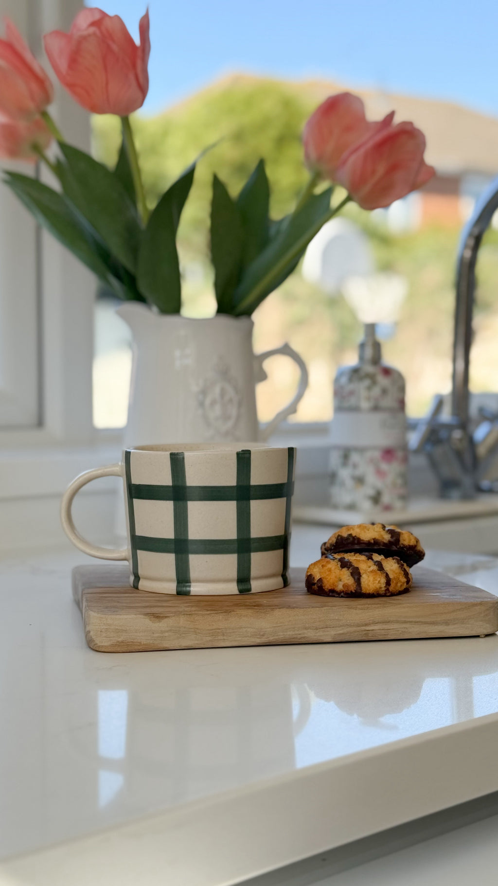 Green gingham mug