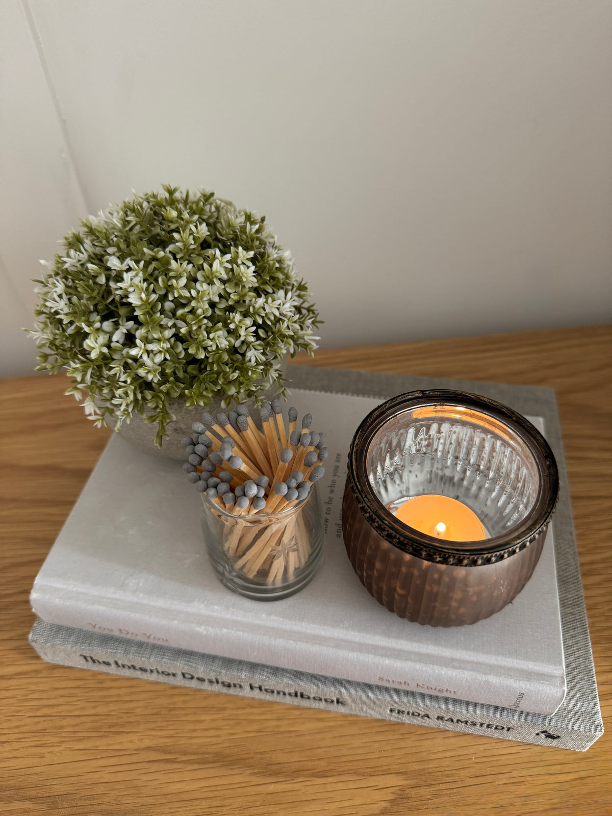 Tealight holder with beaded trim