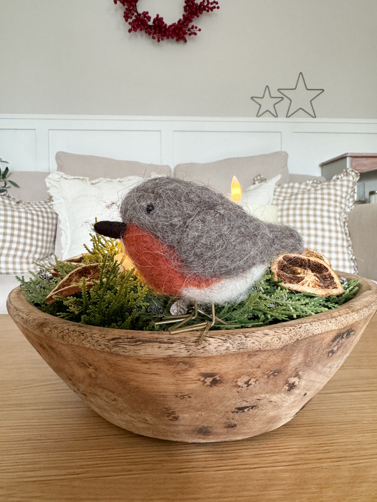Felt standing robin