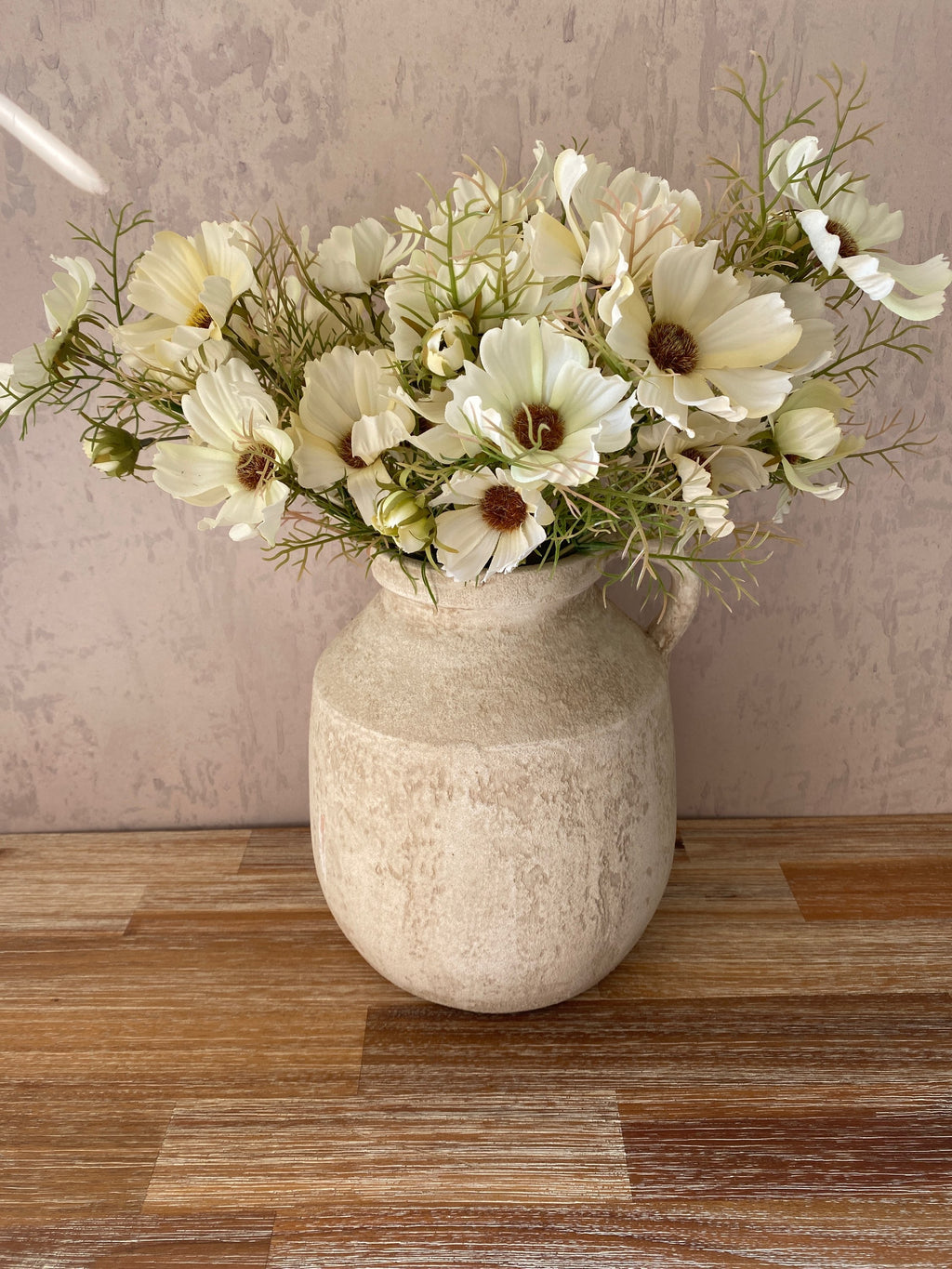 Cream cosmos spray