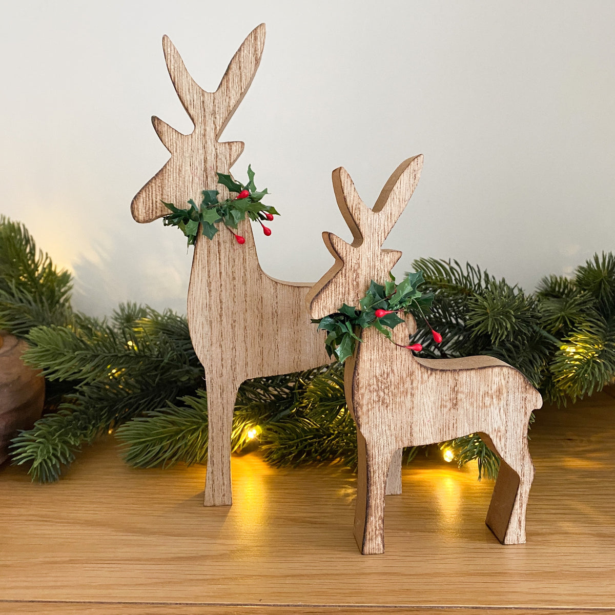Natural wooden reindeer, small