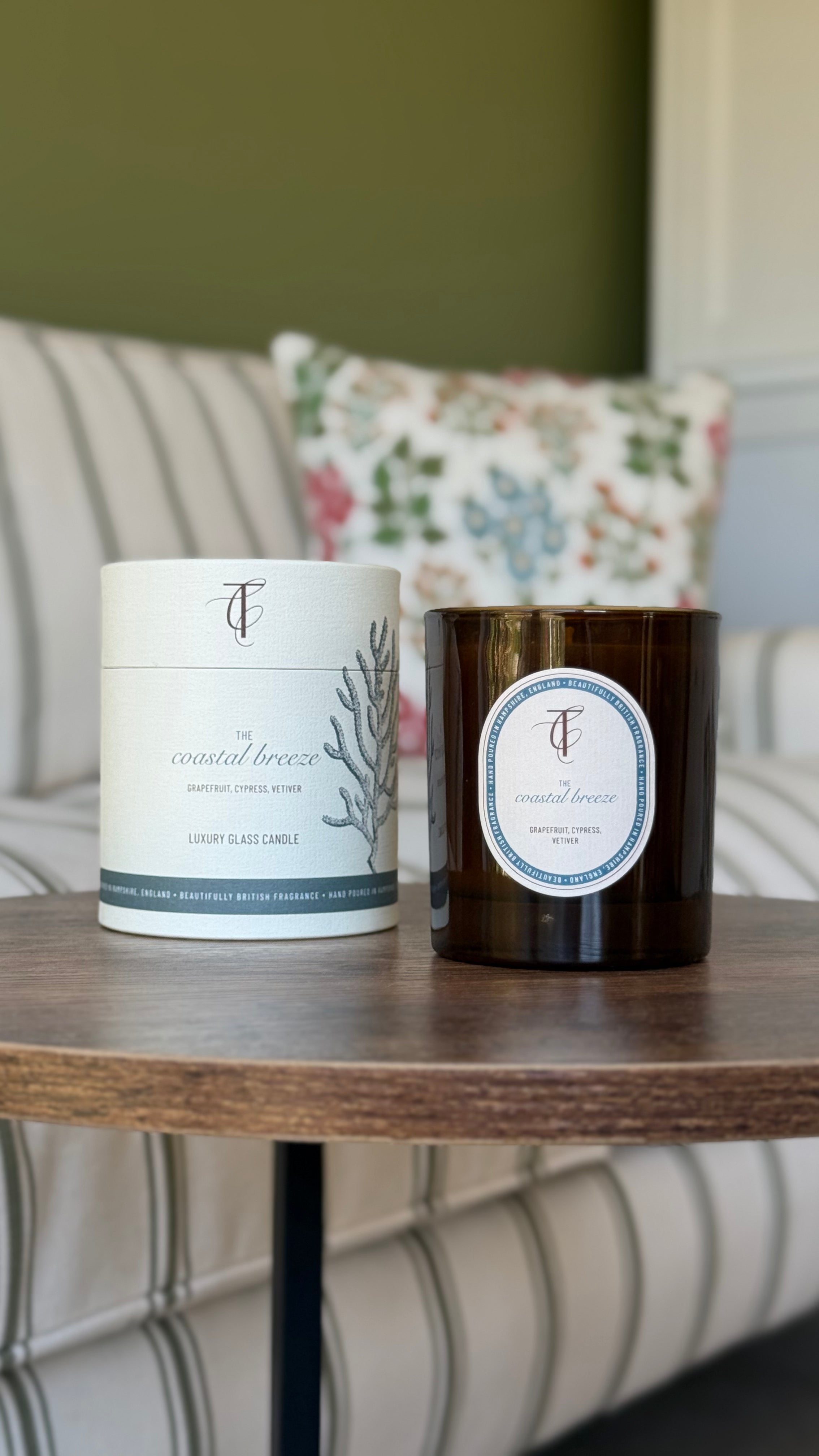 Amber glass soy wax candle - coastal breeze