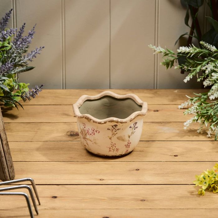 Scallop edge floral planter small