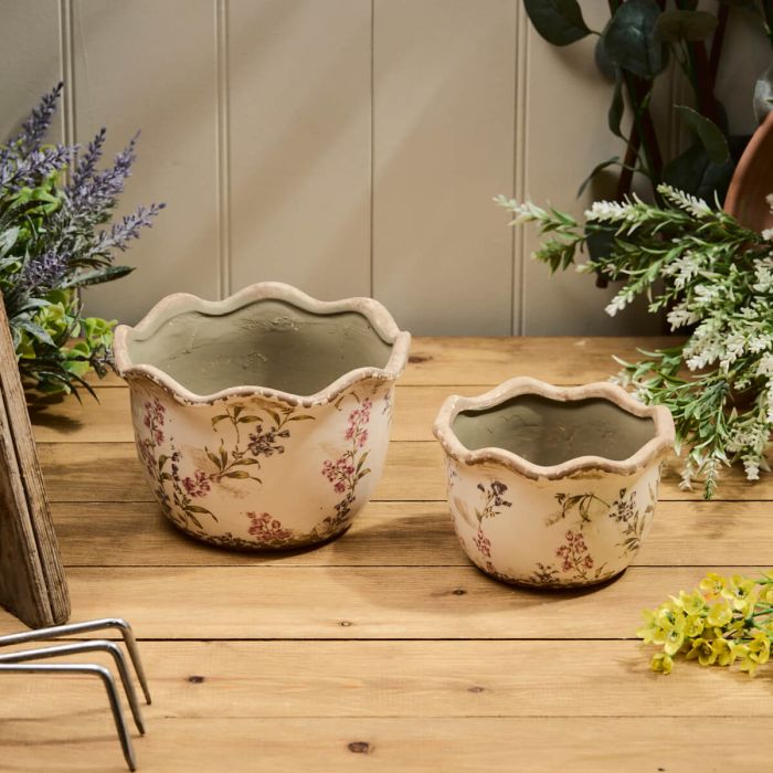 Scallop edge floral planter small